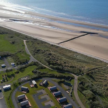 Ffrith Beach Glamping With Hot Tub Hotell Prestatyn Eksteriør bilde