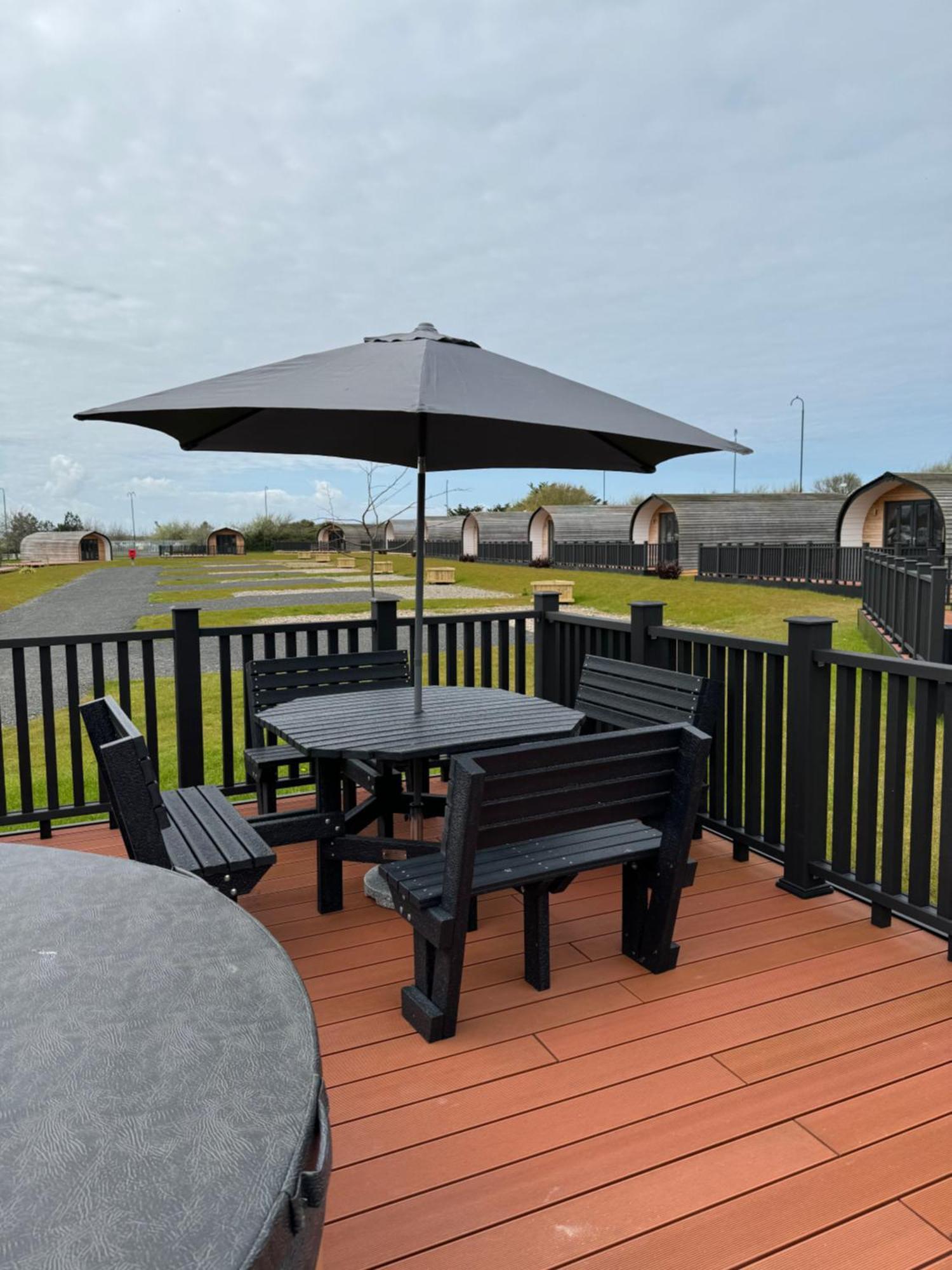 Ffrith Beach Glamping With Hot Tub Hotell Prestatyn Eksteriør bilde