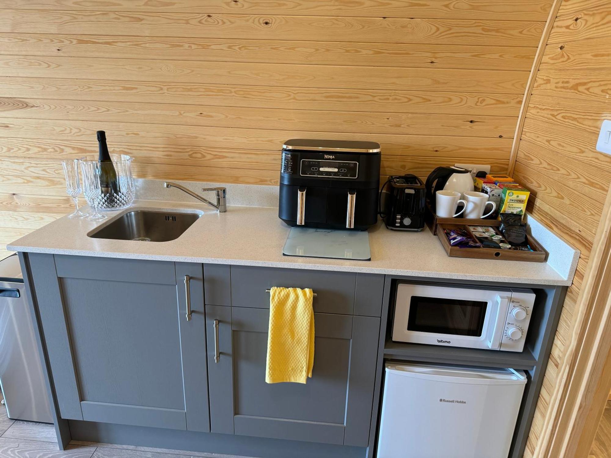 Ffrith Beach Glamping With Hot Tub Hotell Prestatyn Eksteriør bilde