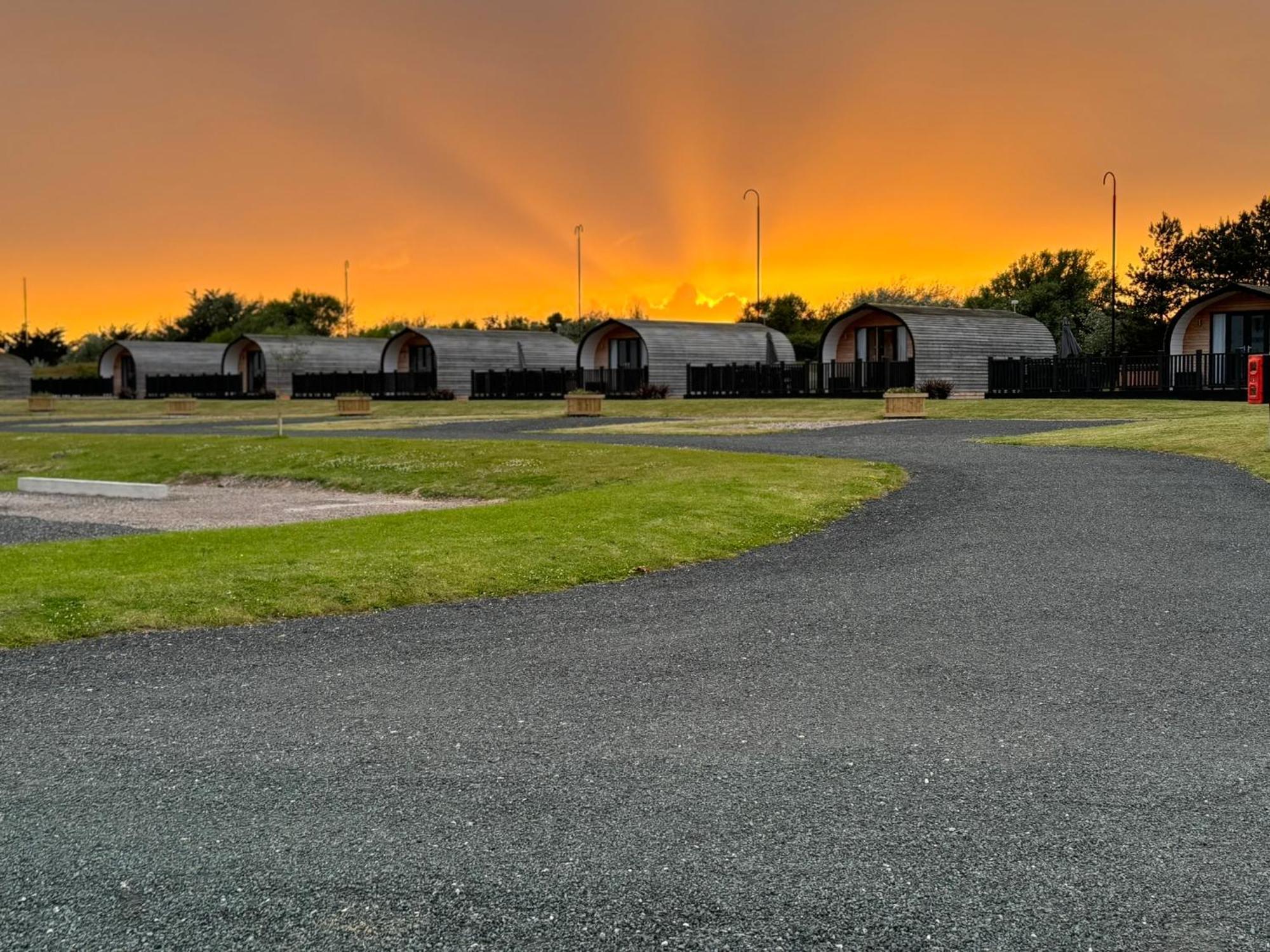 Ffrith Beach Glamping With Hot Tub Hotell Prestatyn Eksteriør bilde
