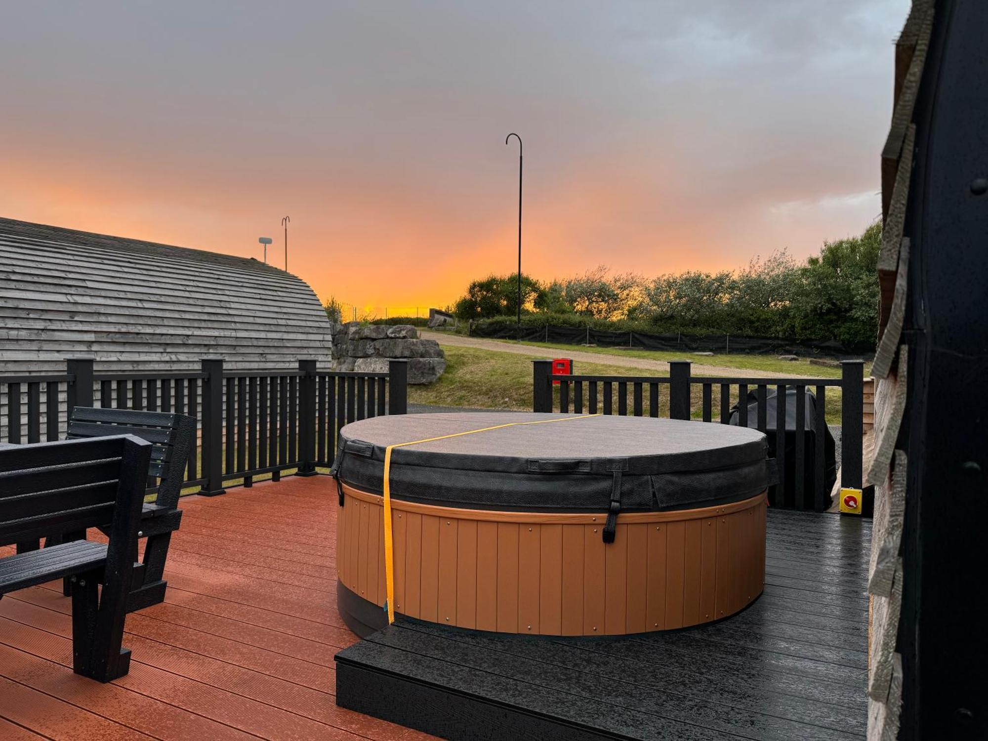 Ffrith Beach Glamping With Hot Tub Hotell Prestatyn Eksteriør bilde